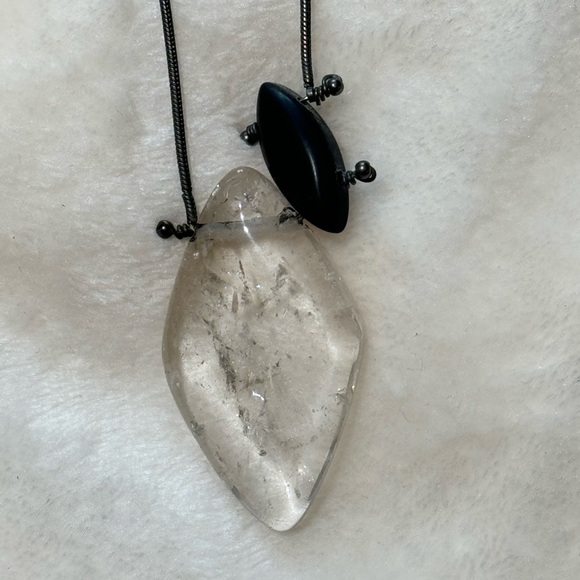 Kenneth Cole Necklace with adjustable length. Diamond shape clear & dark brown - Picture 5 of 11